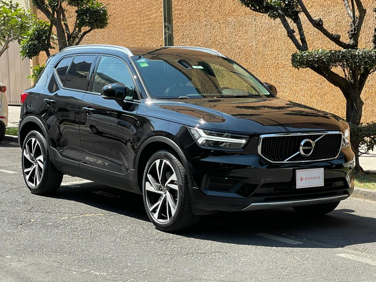 Volvo  XC40 MOMENTUM (EQUIPO R- DESIGN) 2021