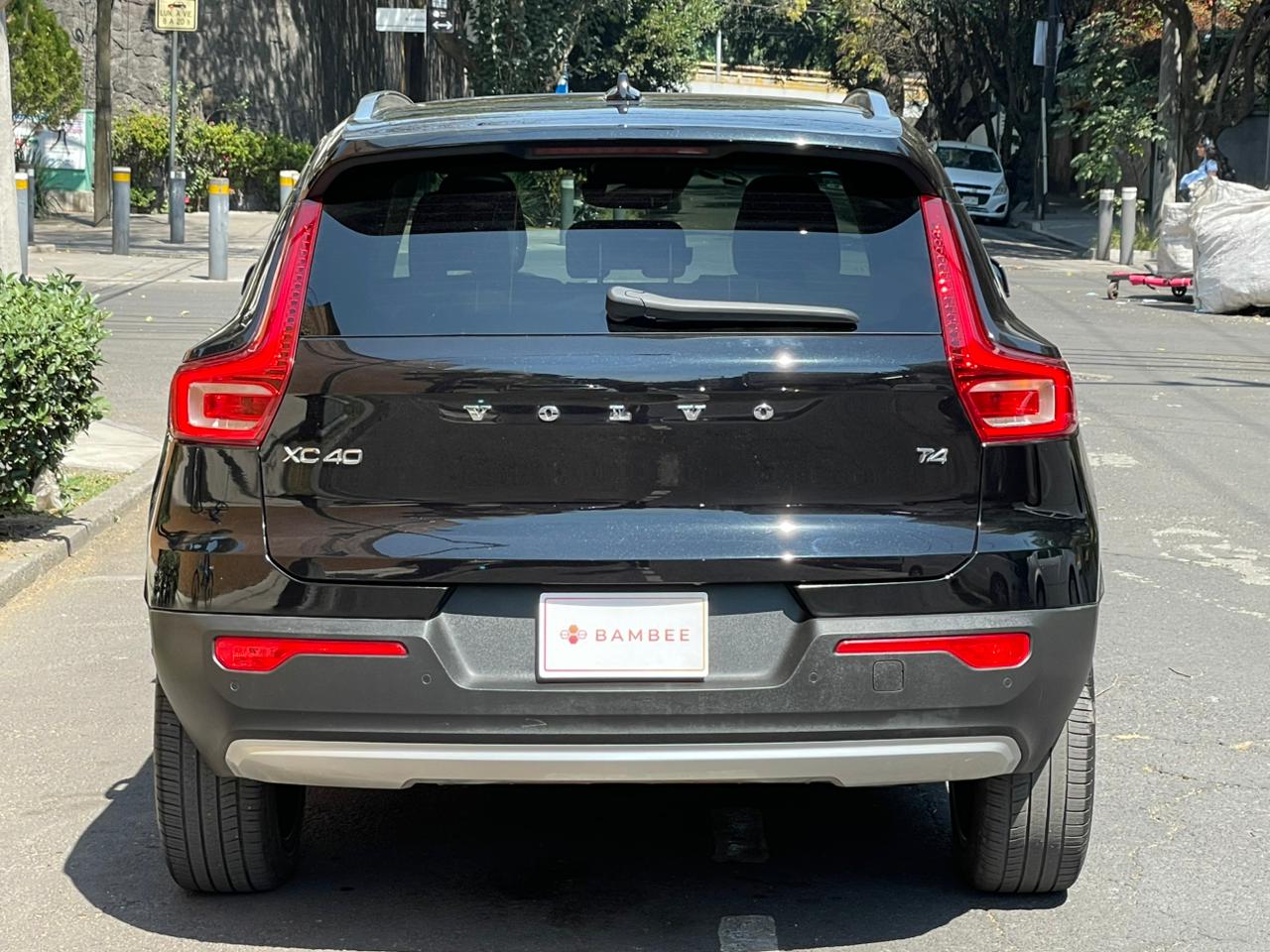 Volvo  XC40 MOMENTUM (EQUIPO R- DESIGN) 2021