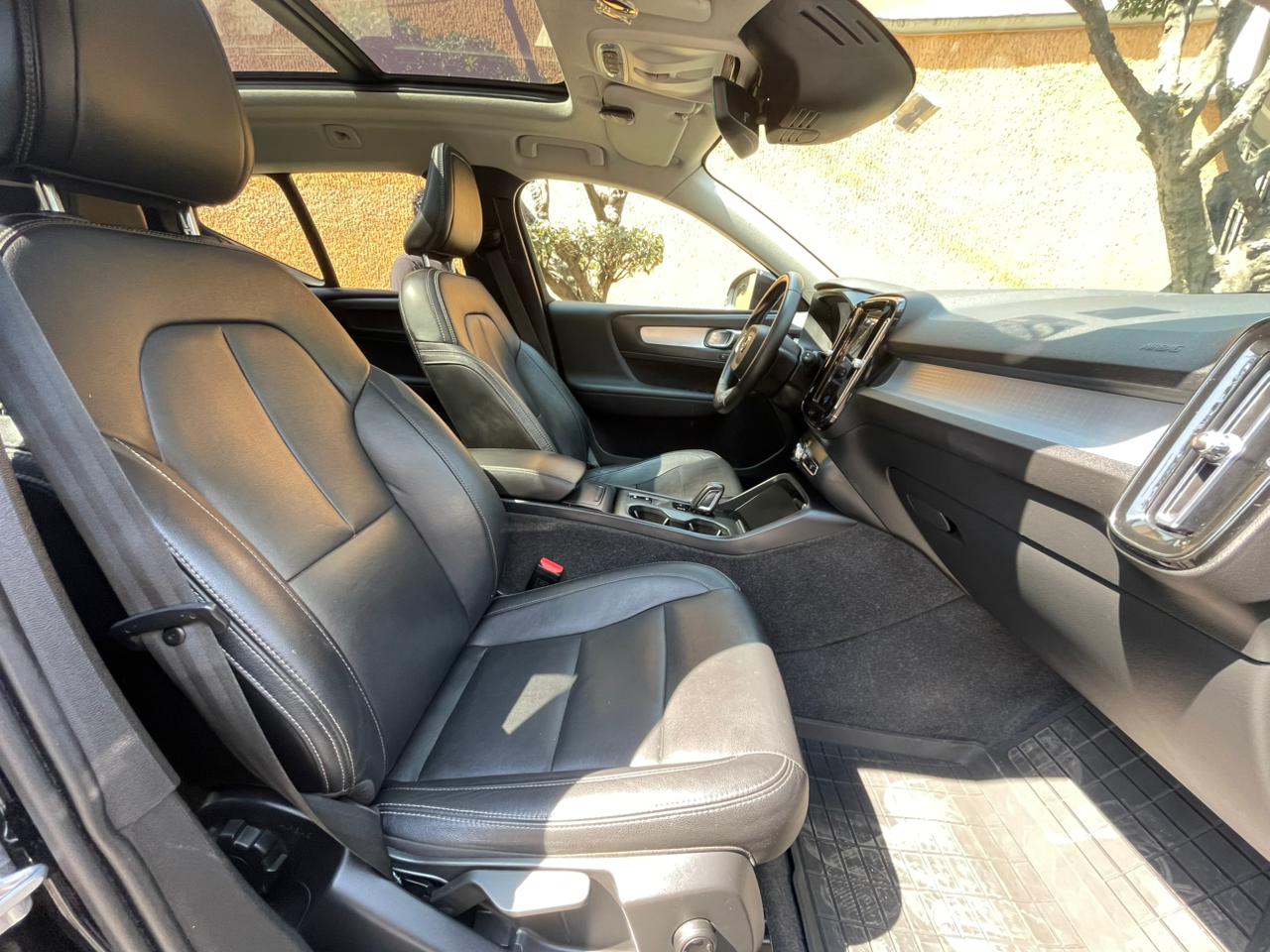 Volvo  XC40 MOMENTUM (EQUIPO R- DESIGN) 2021
