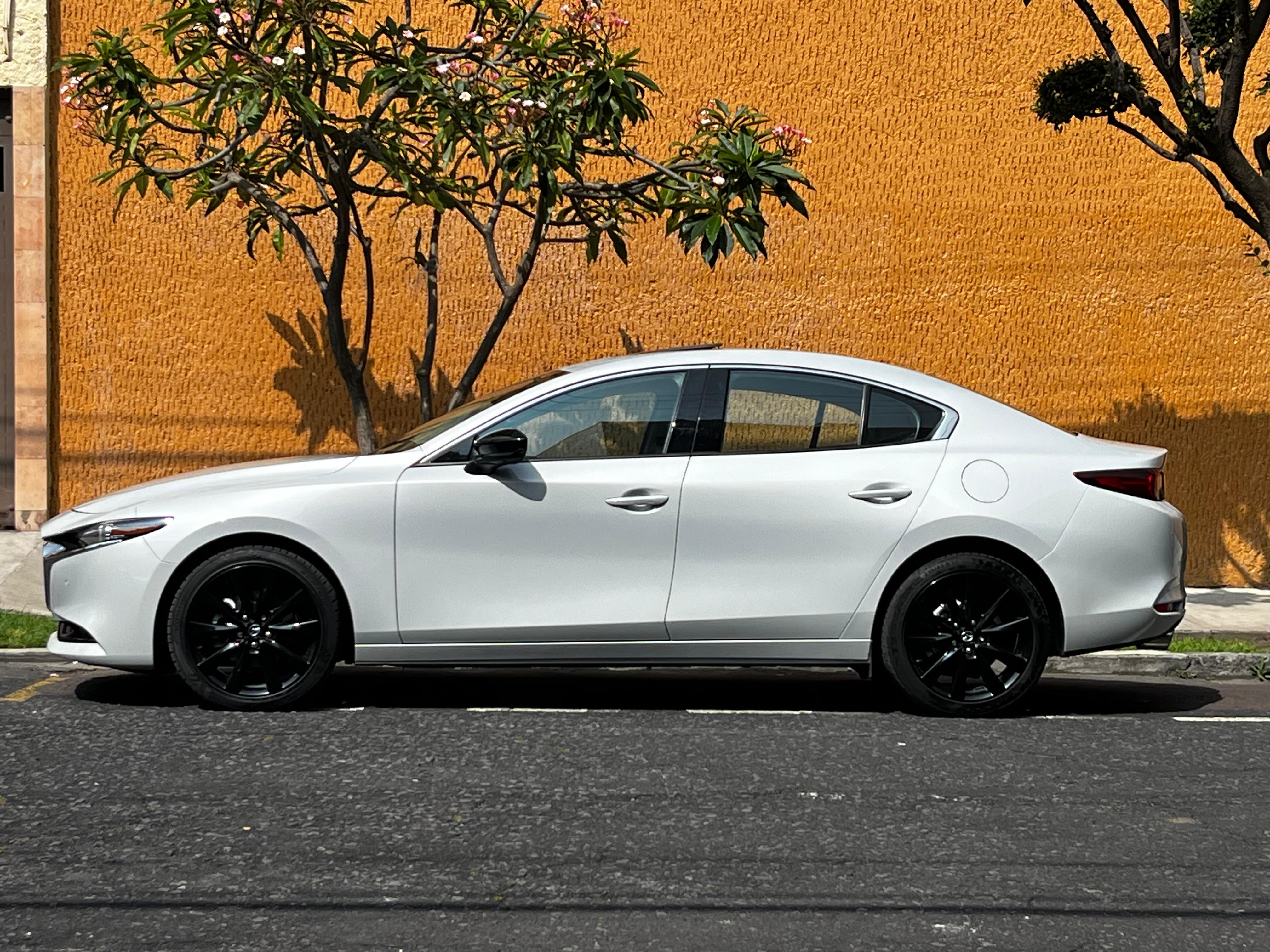 Mazda  3 SIGNATURE 2024